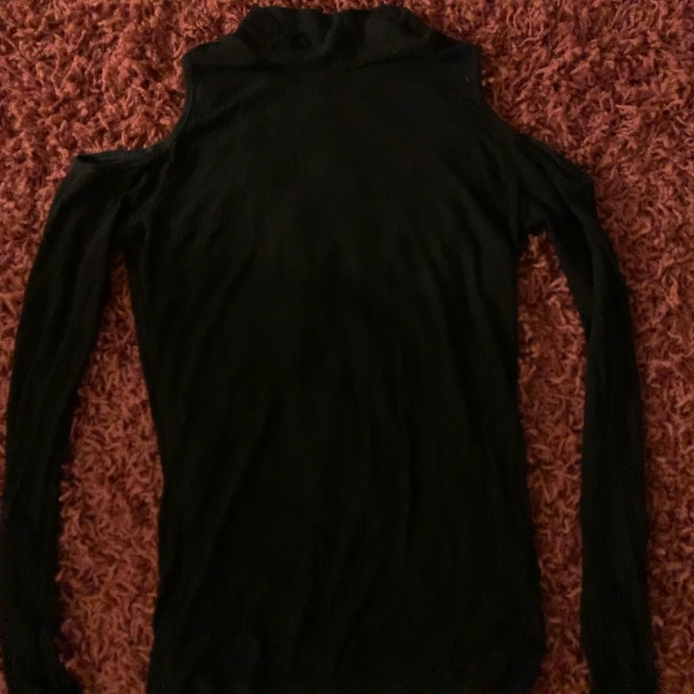Cold shoulder, half turtleneck